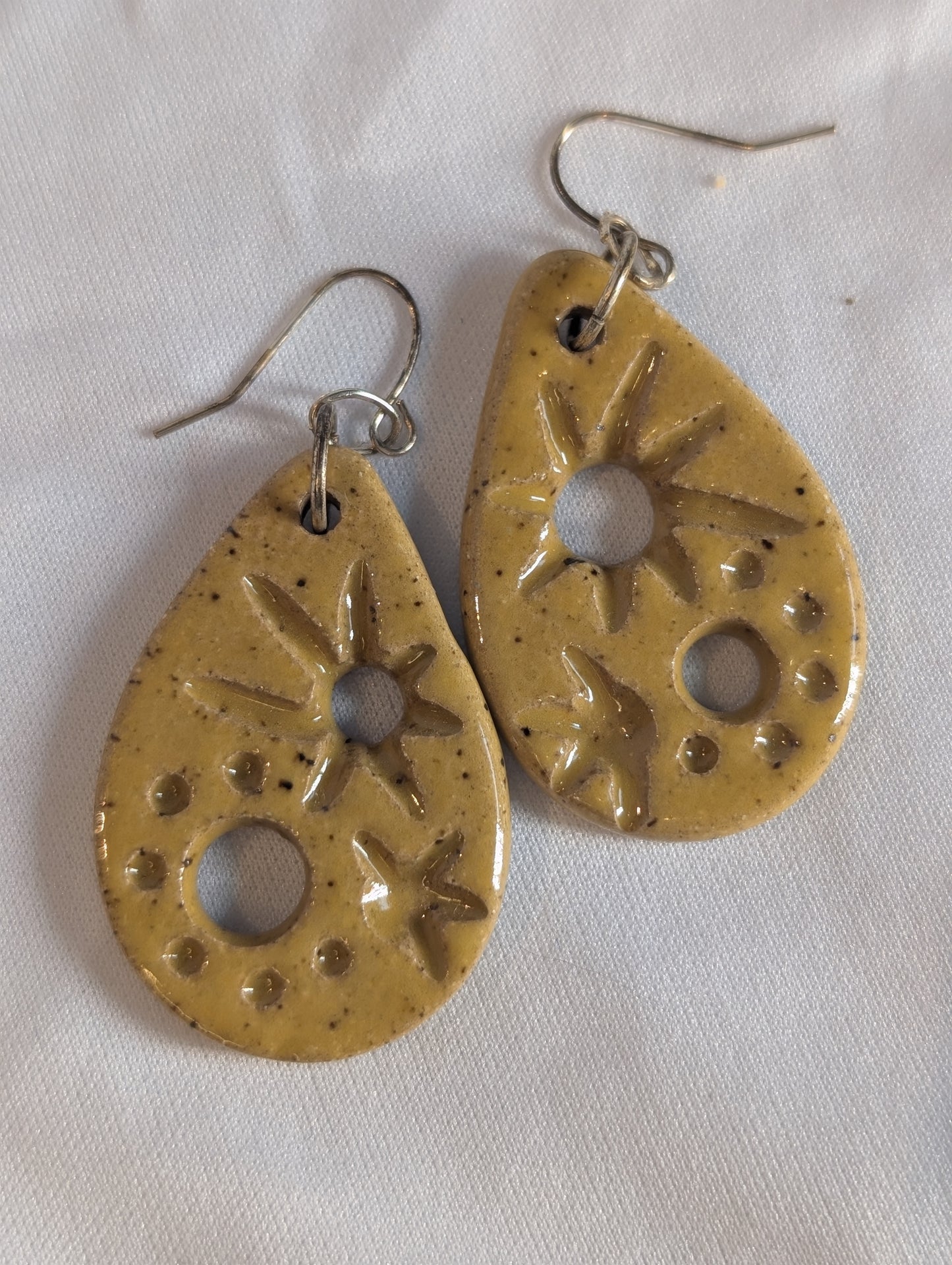 CERAMIC EARRINGS: Star Drops